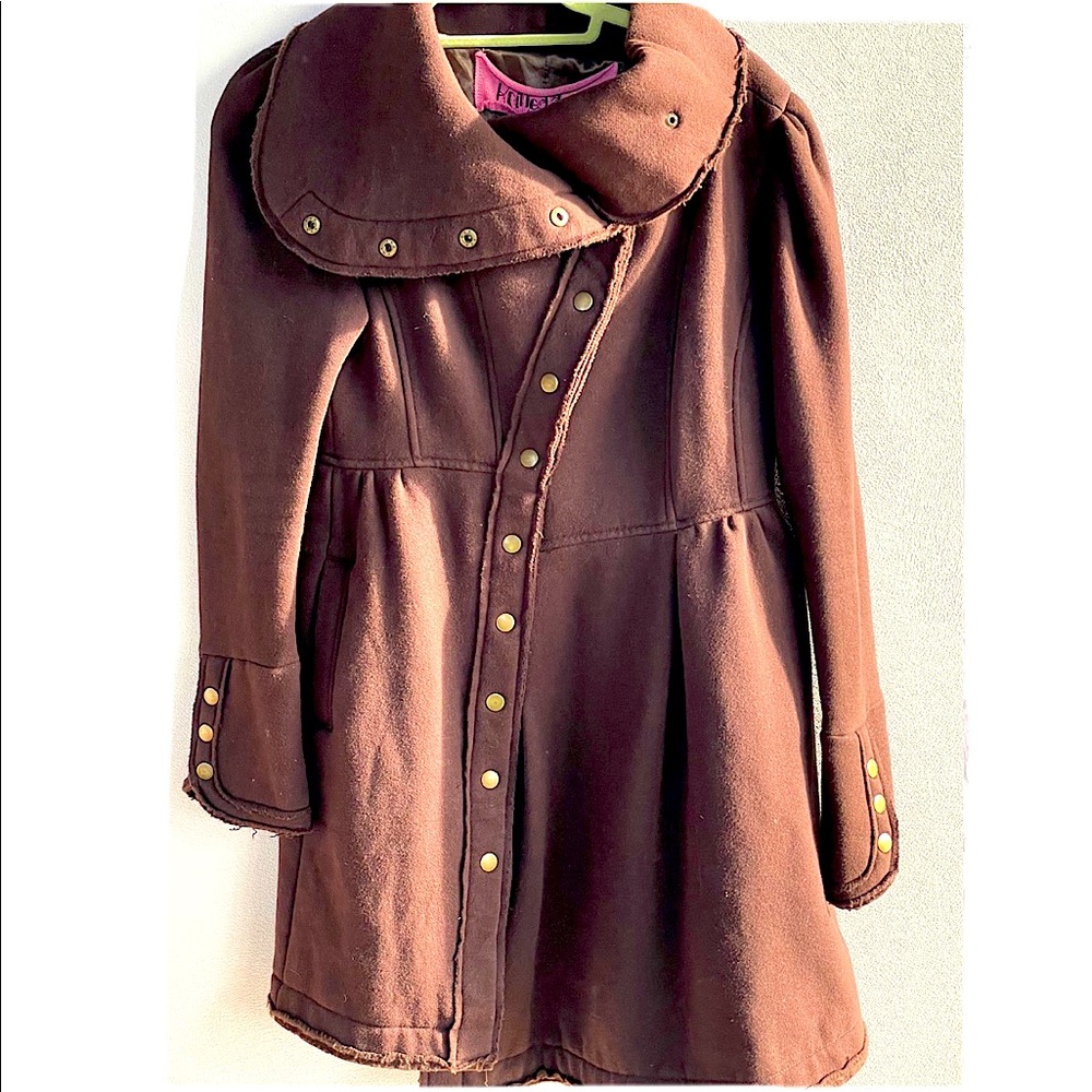 Comfy, warm, fluffy, delicious coat with snap buttons.